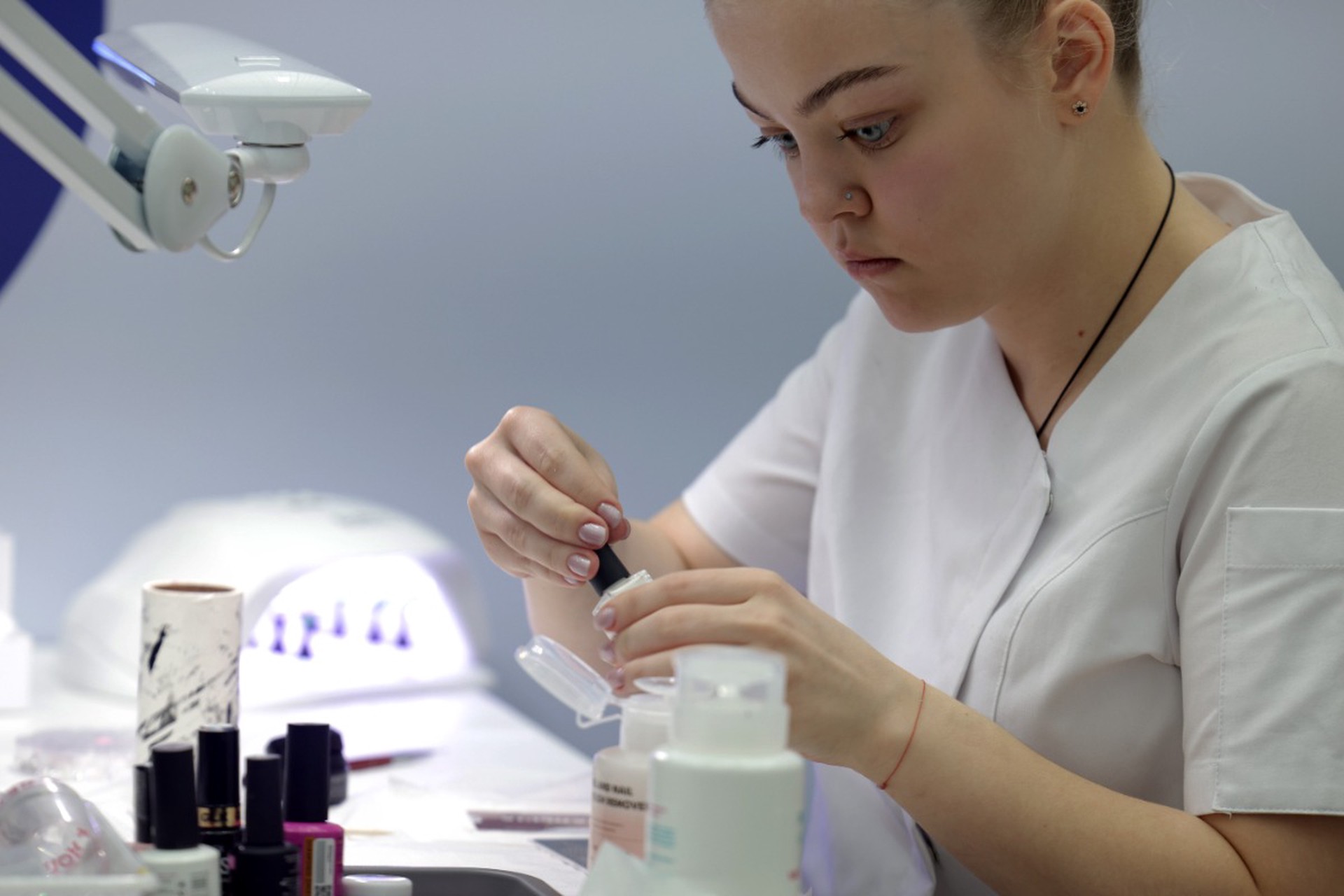 в Росстандарте объяснили зачем ужесточили требования к ногтевому сервису