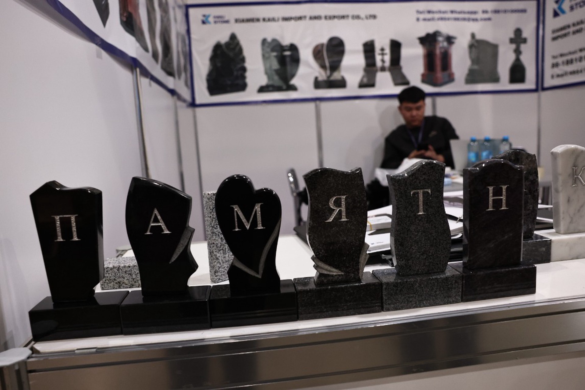 Священник назвал памятники на могилах рудиментом атеизма