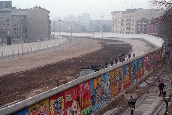 Одна из примет времён разделённой Германии – Берлинская стена. Какова была её протяжённость? 