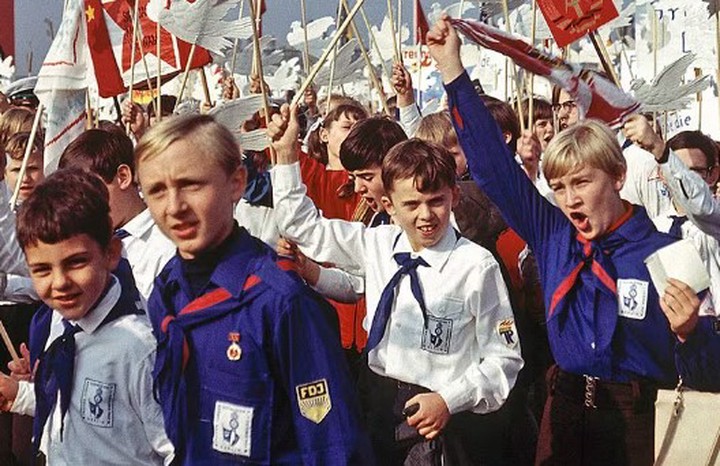 В ГДР, как и в СССР, были пионеры. Чем гэдээровские отличались от советских? 