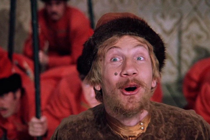 В зарубежном прокате название фильма «Иван Васильевич меняет профессию» было изменено – оно стало двухчастным. Вторая часть созвучна вышедшей позже американской кинофраншизе. Какой?