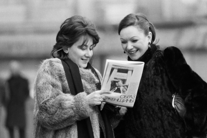 Во времена Брежнева стали появляться иностранные модные журналы. Популярная на Западе культура хиппи в СССР не особо прижилась, но свой след в истории советской моды она оставила. Что же стало популярным в Союзе благодаря этому движению?