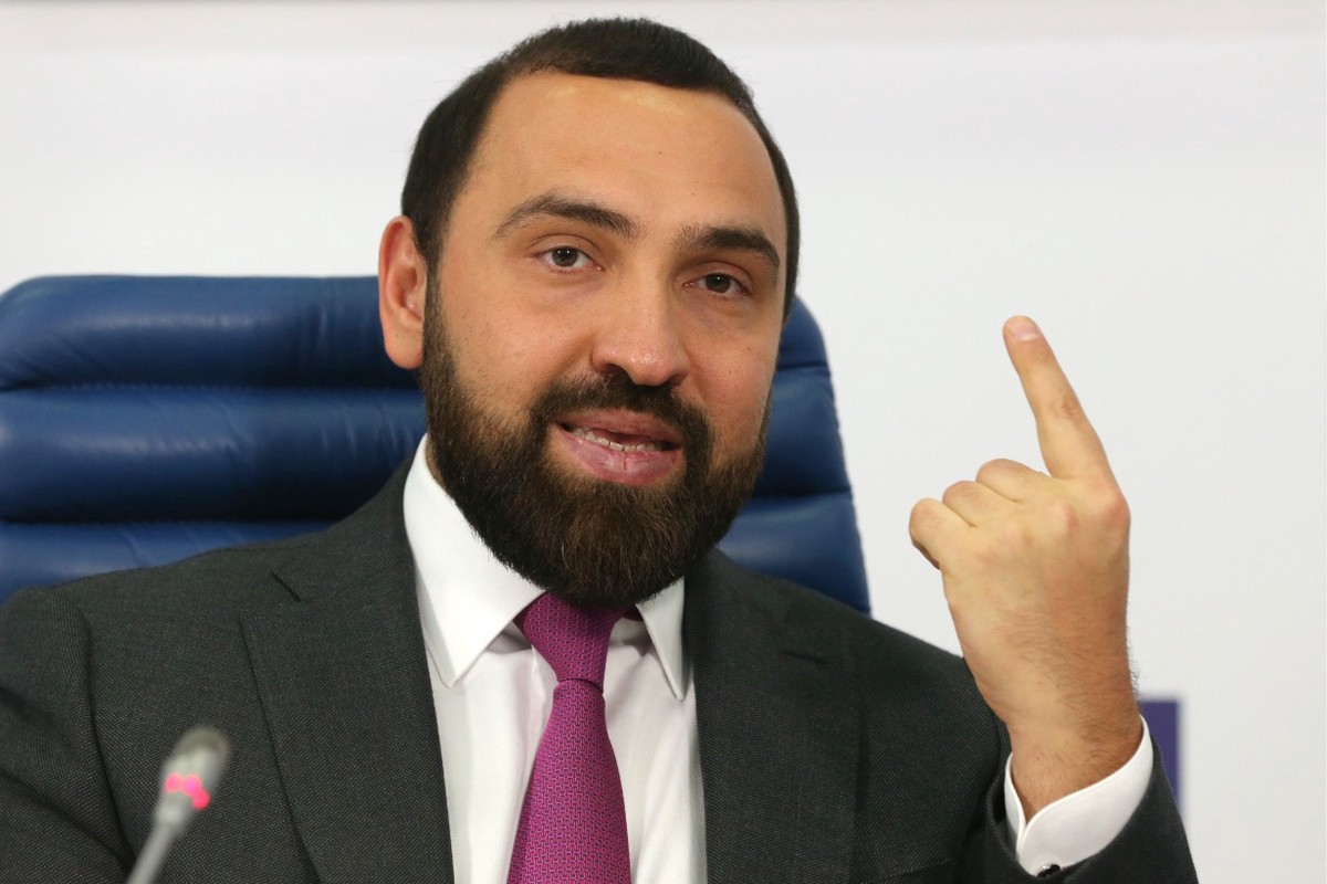 Платок и роток: почему не все депутаты ведут себя прилично