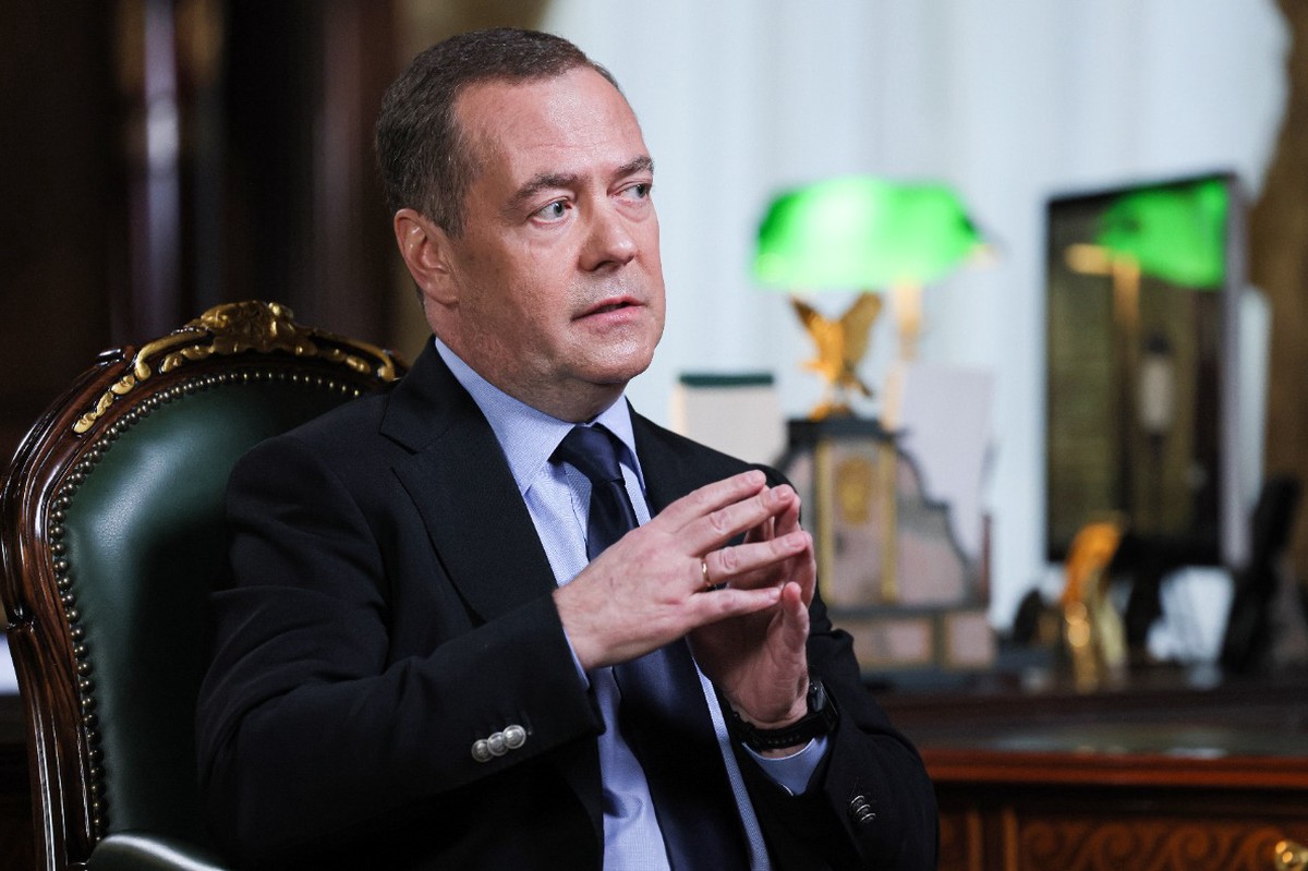 Медведев: Применение ракет НАТО даёт России право использовать оружие массового поражения