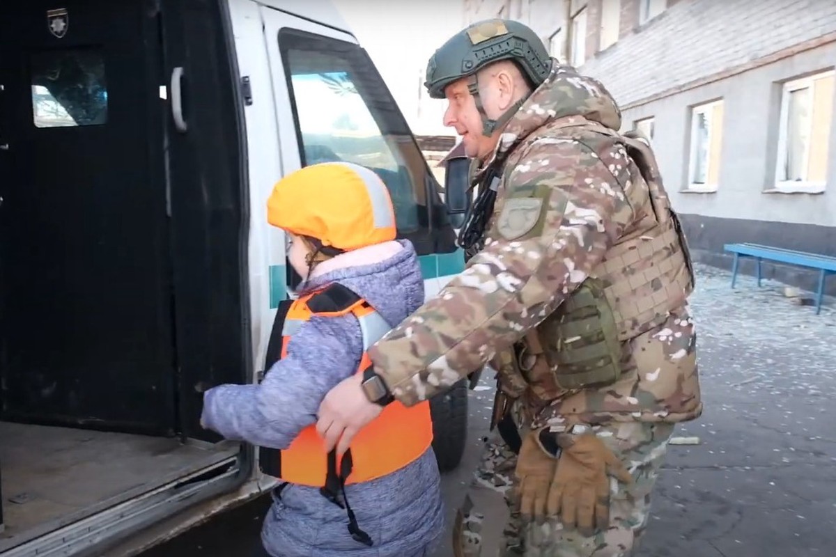 Украинские «белые ангелы» насильно вывозят детей из ДНР