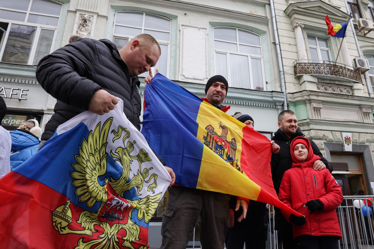 Премьер Молдавии Речан: Кишинёв ищет возможность возобновить переводы из России