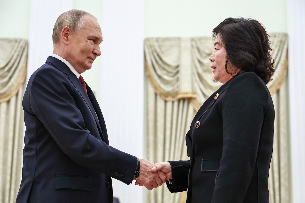 Путин встретился в Кремле с главой МИД КНДР Цой Сон Хи