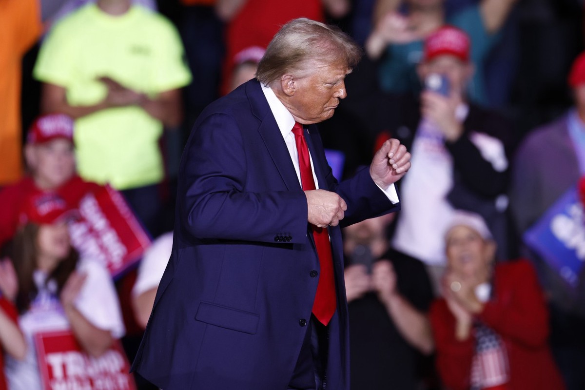 Дональд Трамп исполнил «победный танец» под песню YMCA
