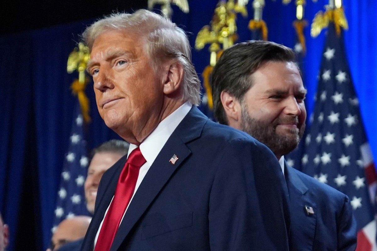 Глава британского МИД, оскорблявший Трампа, поздравил его с победой