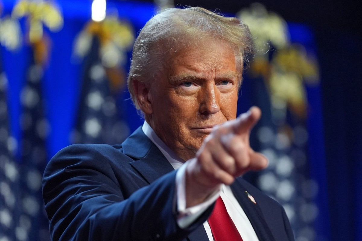 AP: Трамп в первую неделю президентства намерен усадить РФ и Украину за стол переговоров