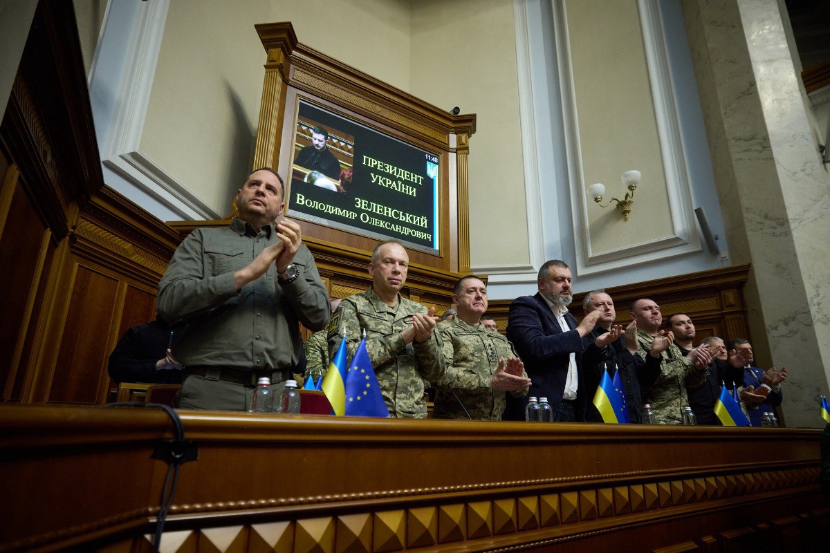 На Украине существенно повысят зарплаты чиновникам