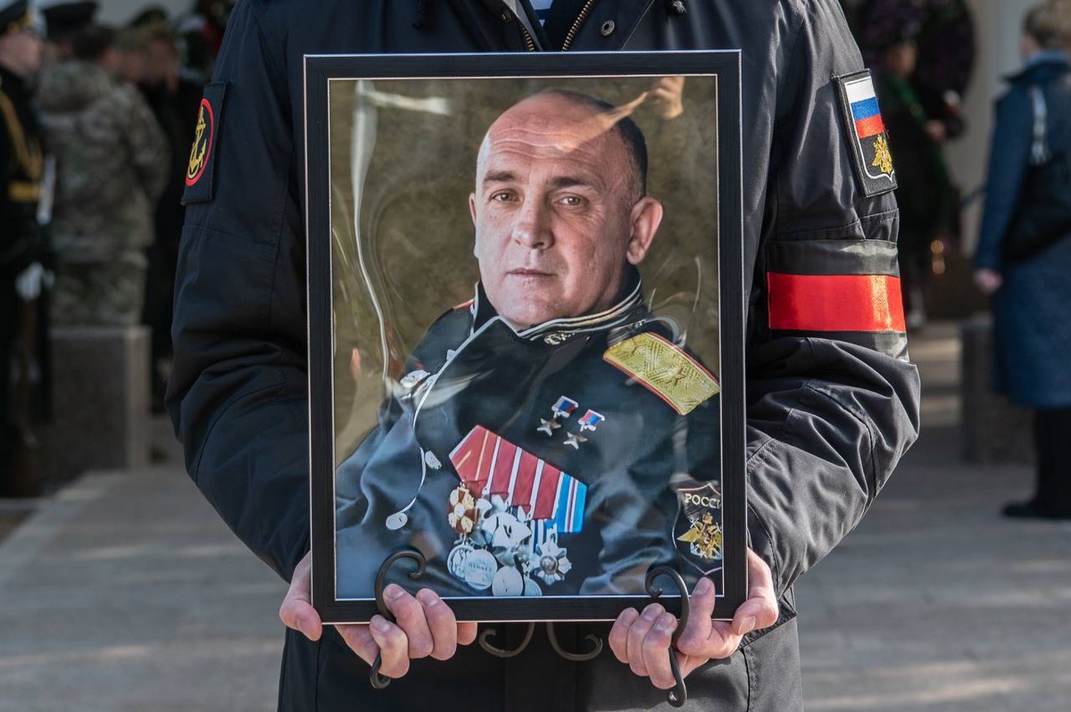 В Севастополе похоронили погибшего в зоне СВО генерал-майора Клименко