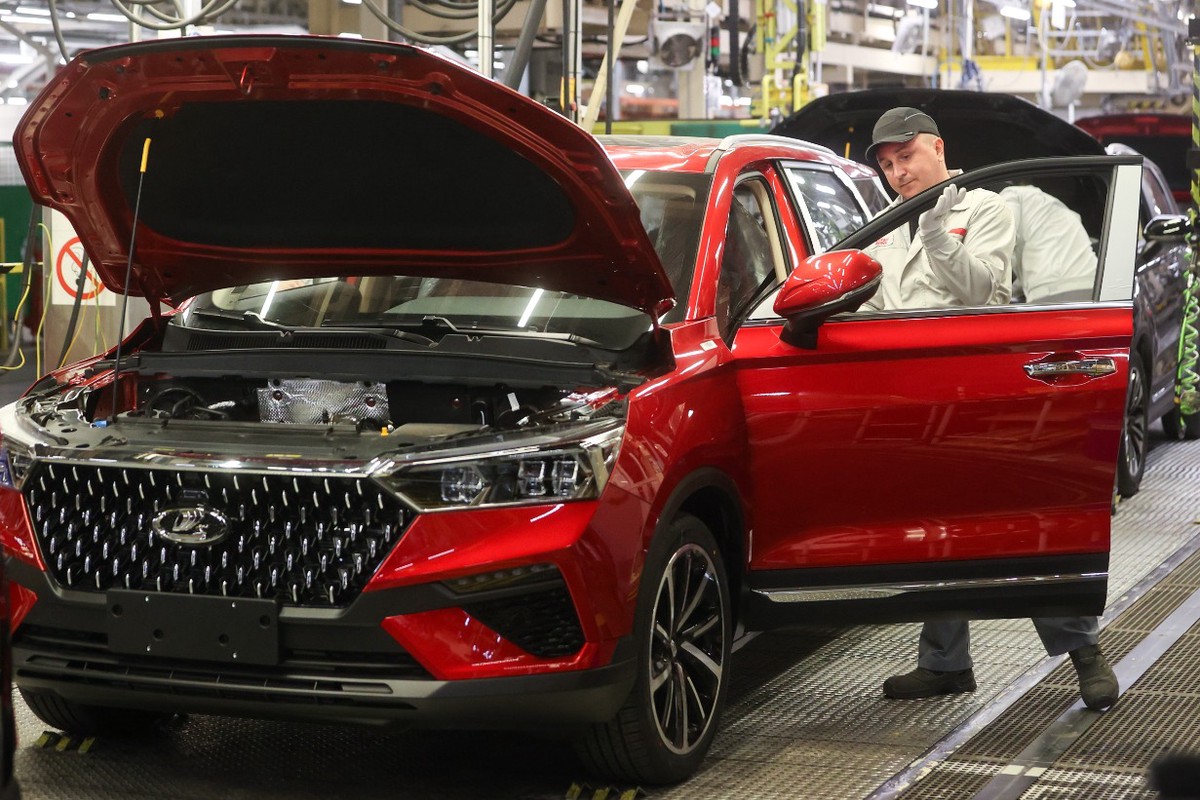 Автоэксперт прокомментировал возможный уход АвтоВАЗа с рынка