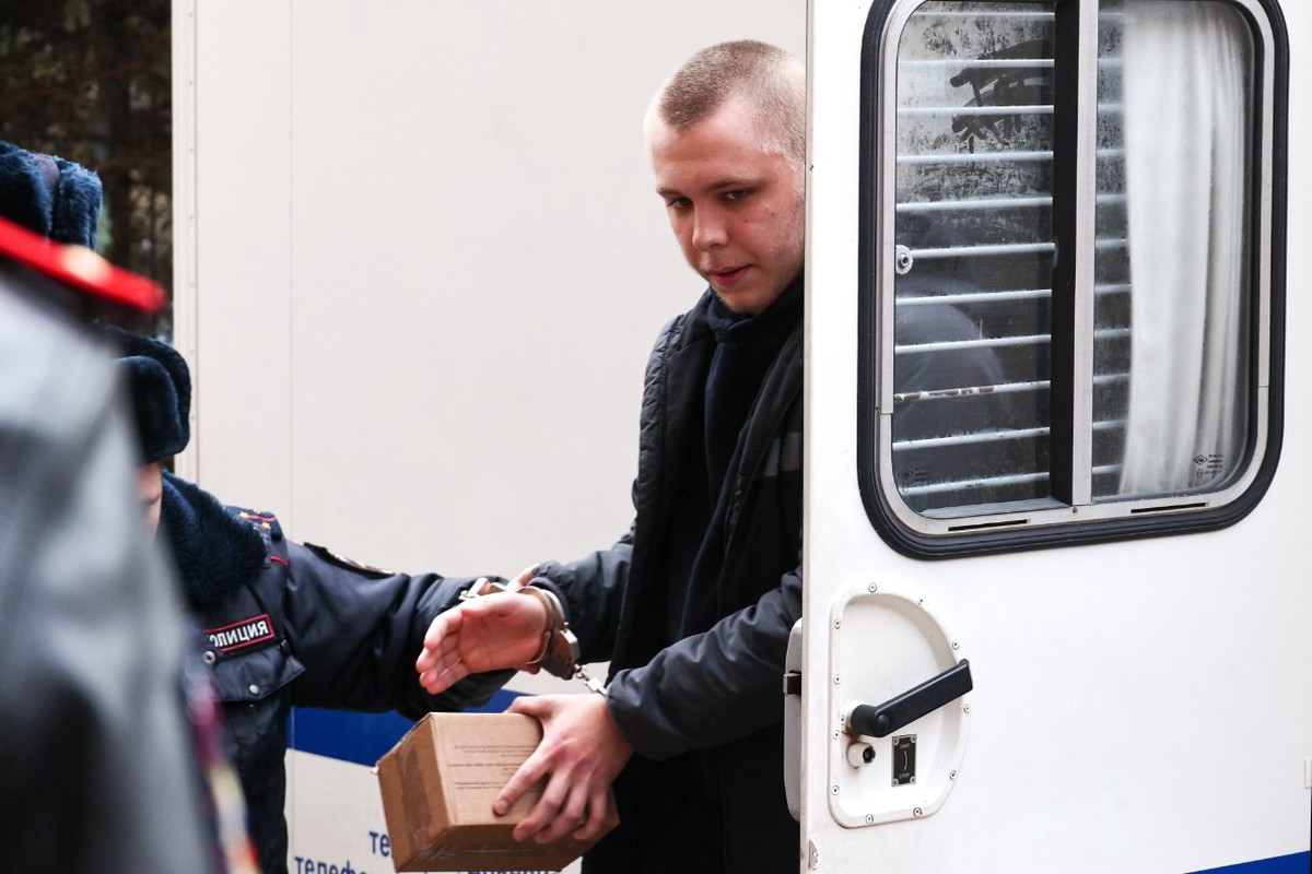 Сжёгший Коран Никита Журавель доставлен в Волгоград на заседание по делу о госизмене