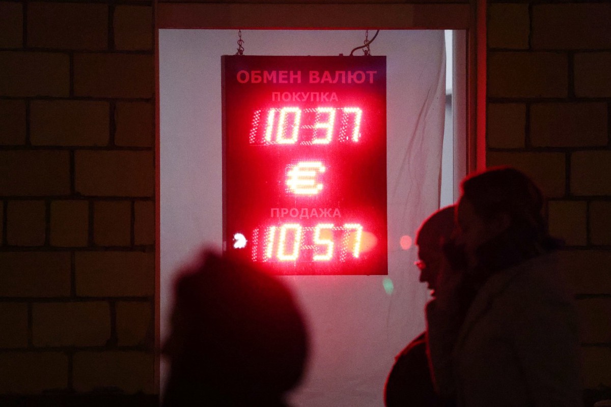 Курс доллара поднялся выше 107 рублей