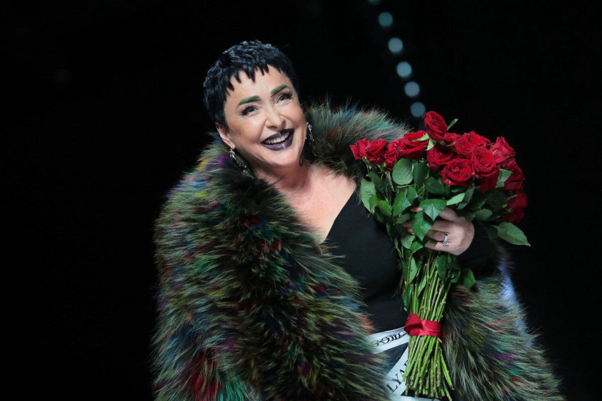 «Простите меня»: Лолита встала на колени перед зрителями
