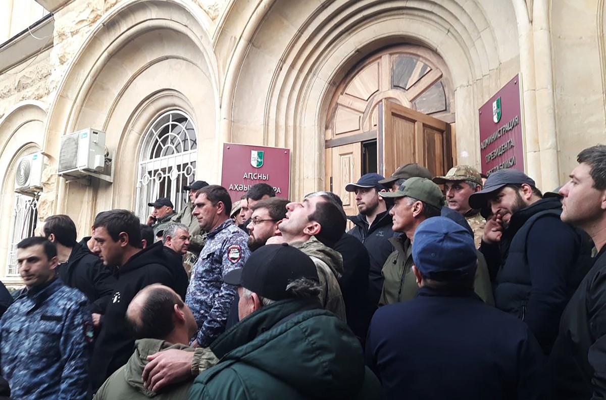 Политолог: Протестующие в Абхазии могут потребовать контрибуций от России