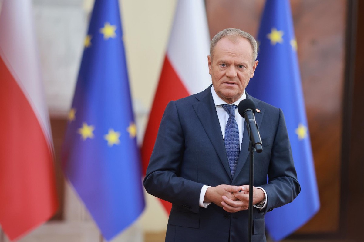 Премьер Польши обещает подарить пожарную машину за поимку сбежавшего замминистра