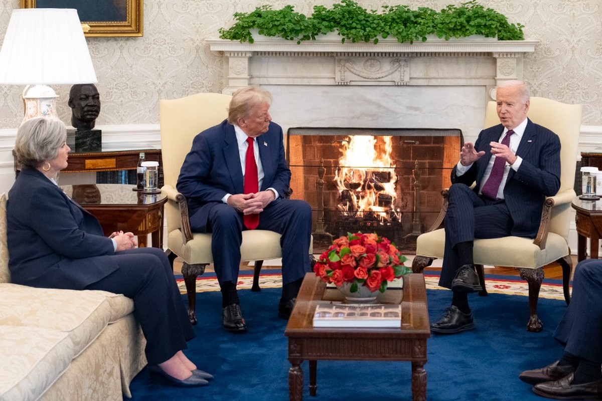 Миллиардер Сакс: Байден обманул Трампа разрешением бить ракетами ATACMS по РФ
