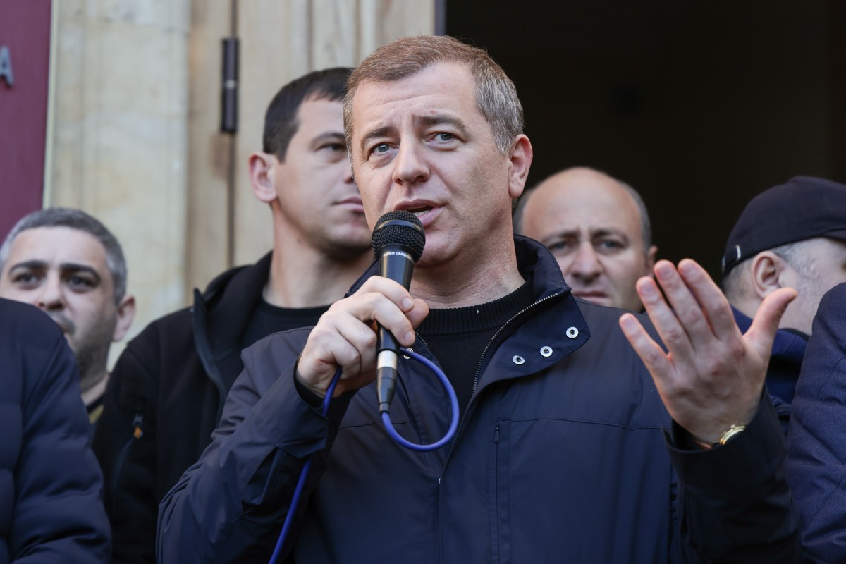 Династии и мандарины: кто теперь управляет Абхазией и что это значит для нас