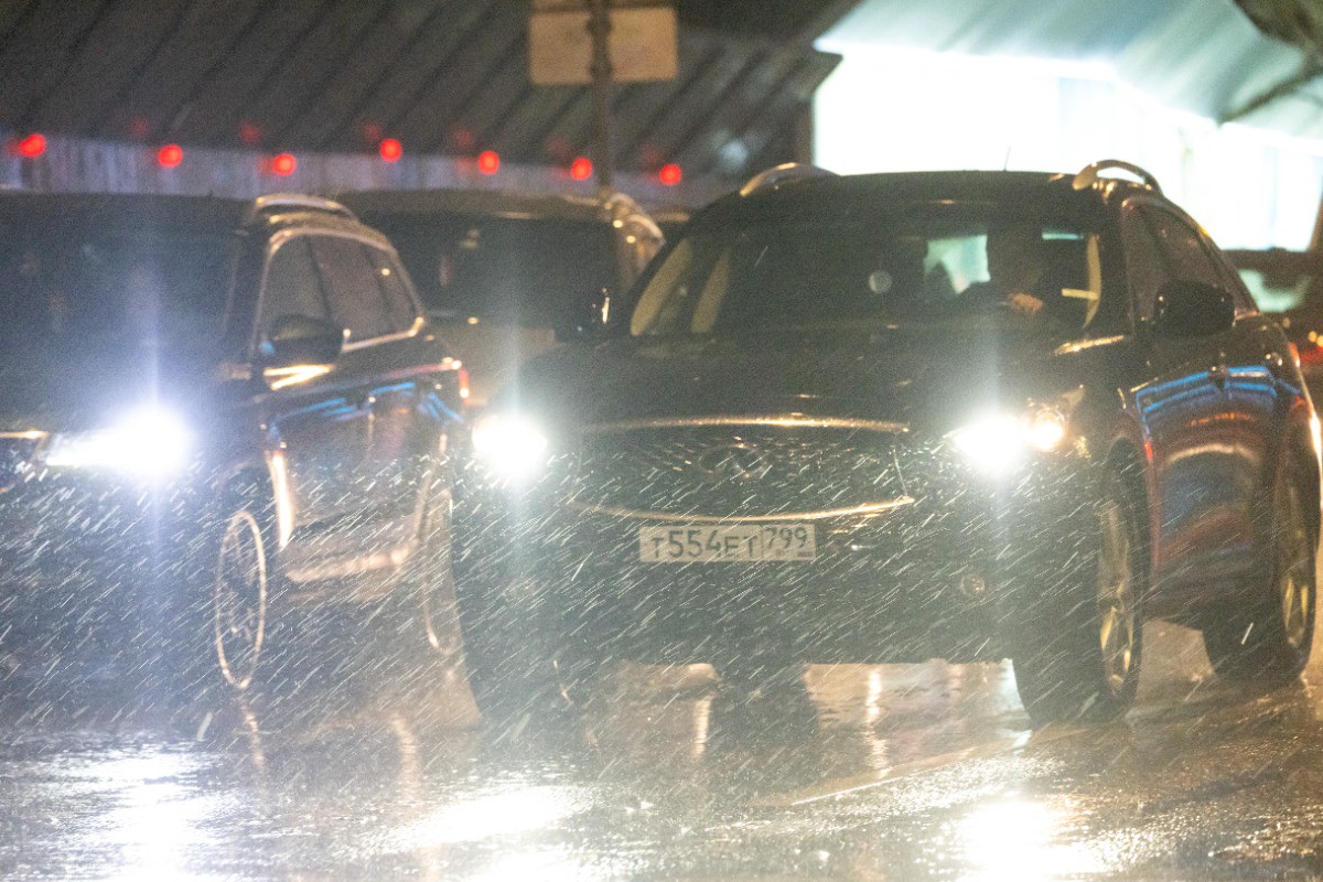 Названы главные ошибки при вождении автомобиля в дождь