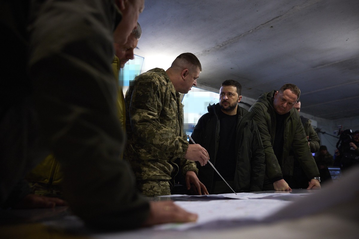 Военный эксперт объяснил, почему Зеленский обрёк на смерть группировку ВСУ в Курахове