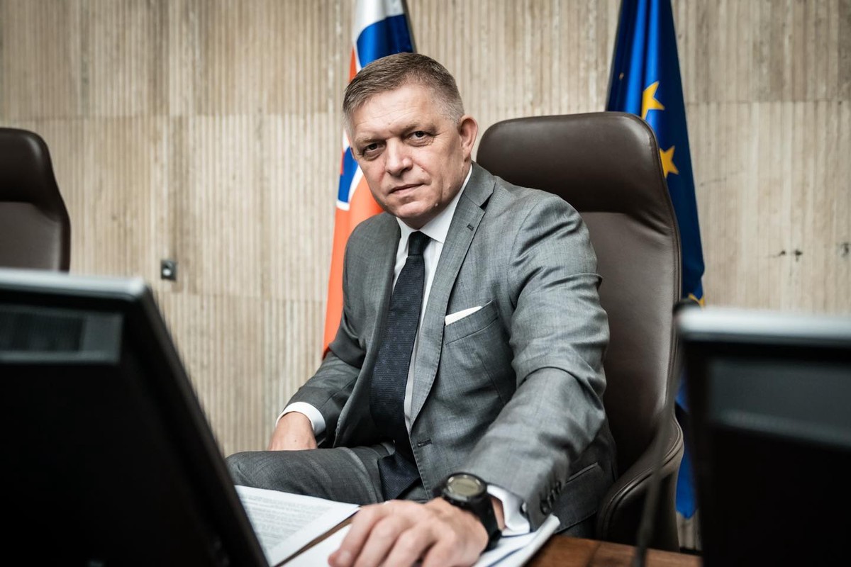 Три страны закрыли свое небо для летящего в РФ Фицо