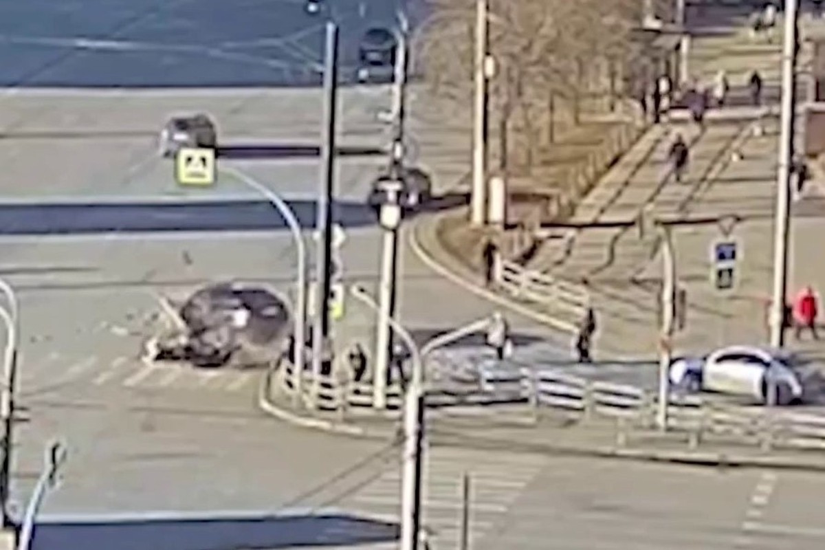 В Челябинске задержали водителя, который наехал на толпу пешеходов и скрылся