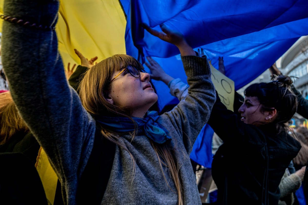 Украинцы научились обходить закон и обналичивают тысячу гривен от Зеленского