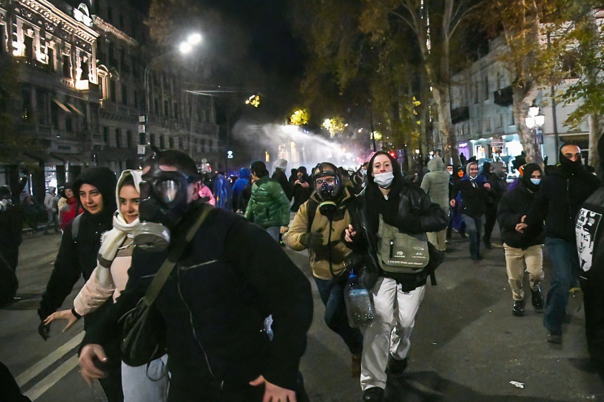 На митингах в Тбилиси задержали 28 человек по уголовным делам
