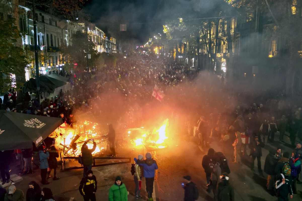 В Тбилиси задержали двух человек за беспорядки на митингах
