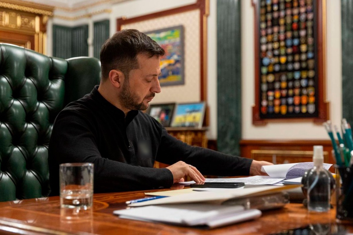 Политолог: Зеленский хочет сохранить остатки Украины, чтобы позвать туда войска НАТО