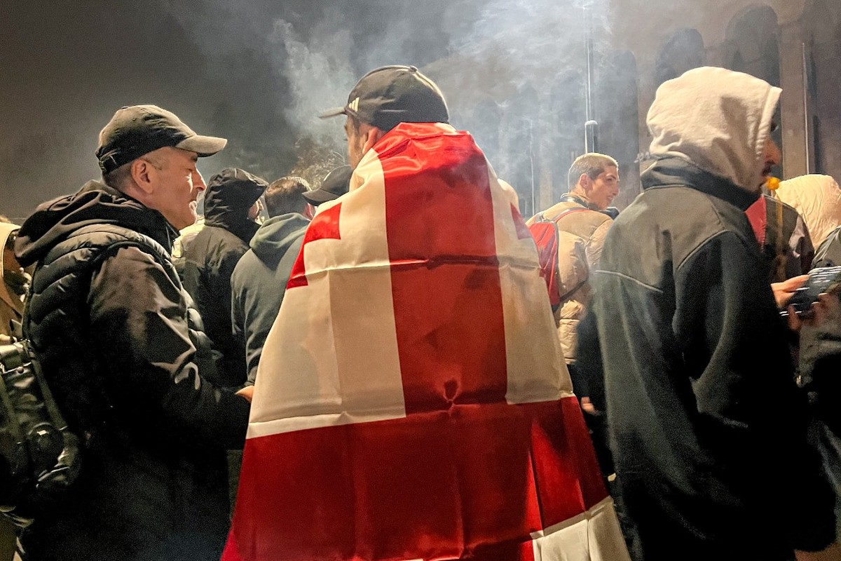 У парламента Грузии вновь проходит акция протеста