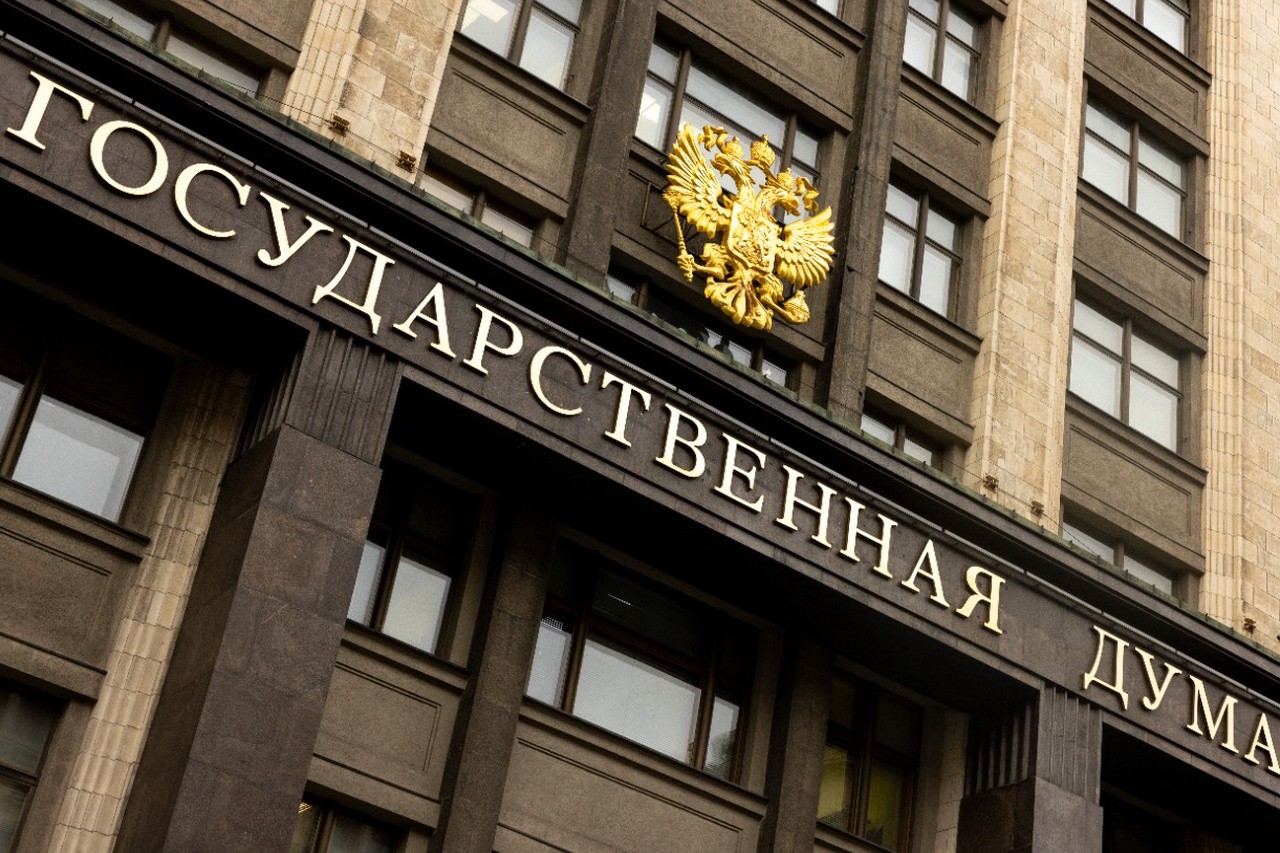 Госдума приняла в первом чтении проект о штрафах за продажу энергетиков детям
