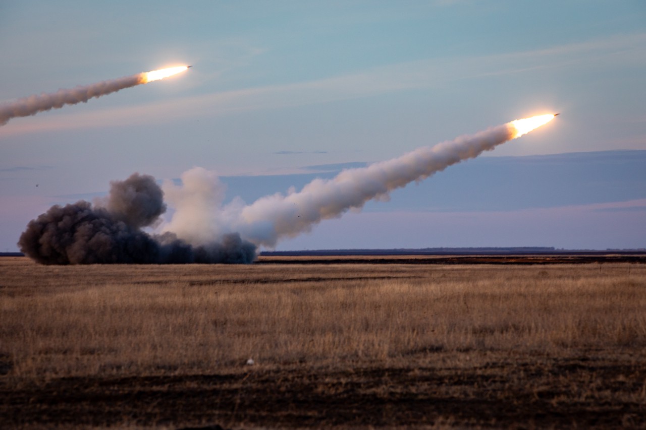 Восемь человек пострадали при ударе HIMARS под Авдеевкой