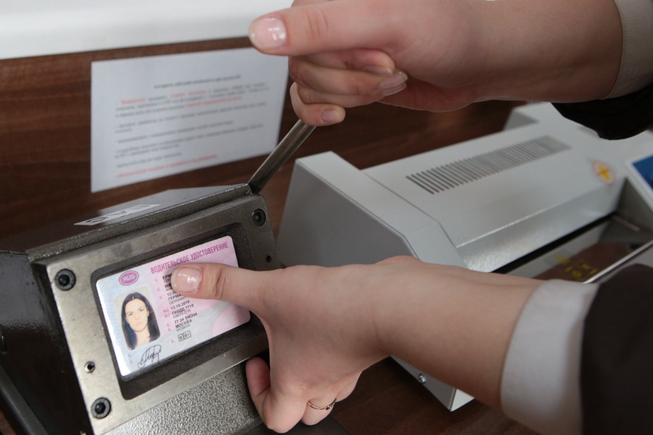 Рост НДС, выгодный больничный, контроль за маркетплейсами: что изменится в законах РФ в 2026 году