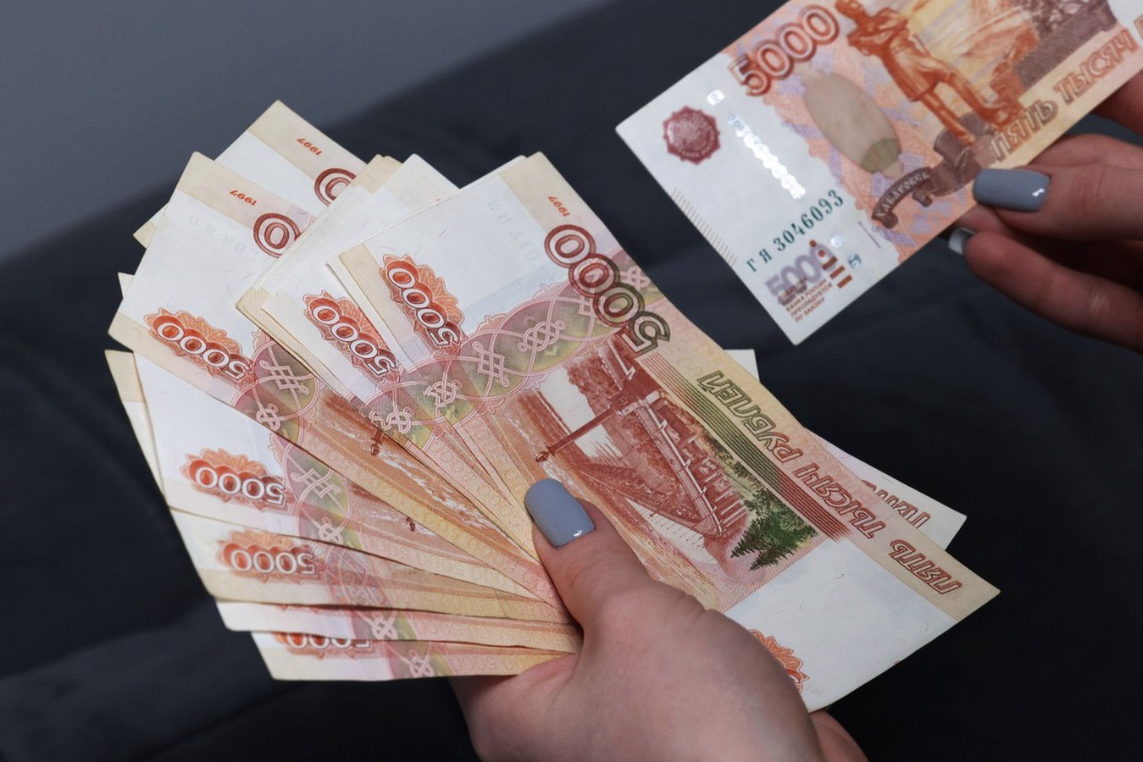 38% опрошенных россиян не вернули бы деньги, если бы работодатель ошибся в зарплате