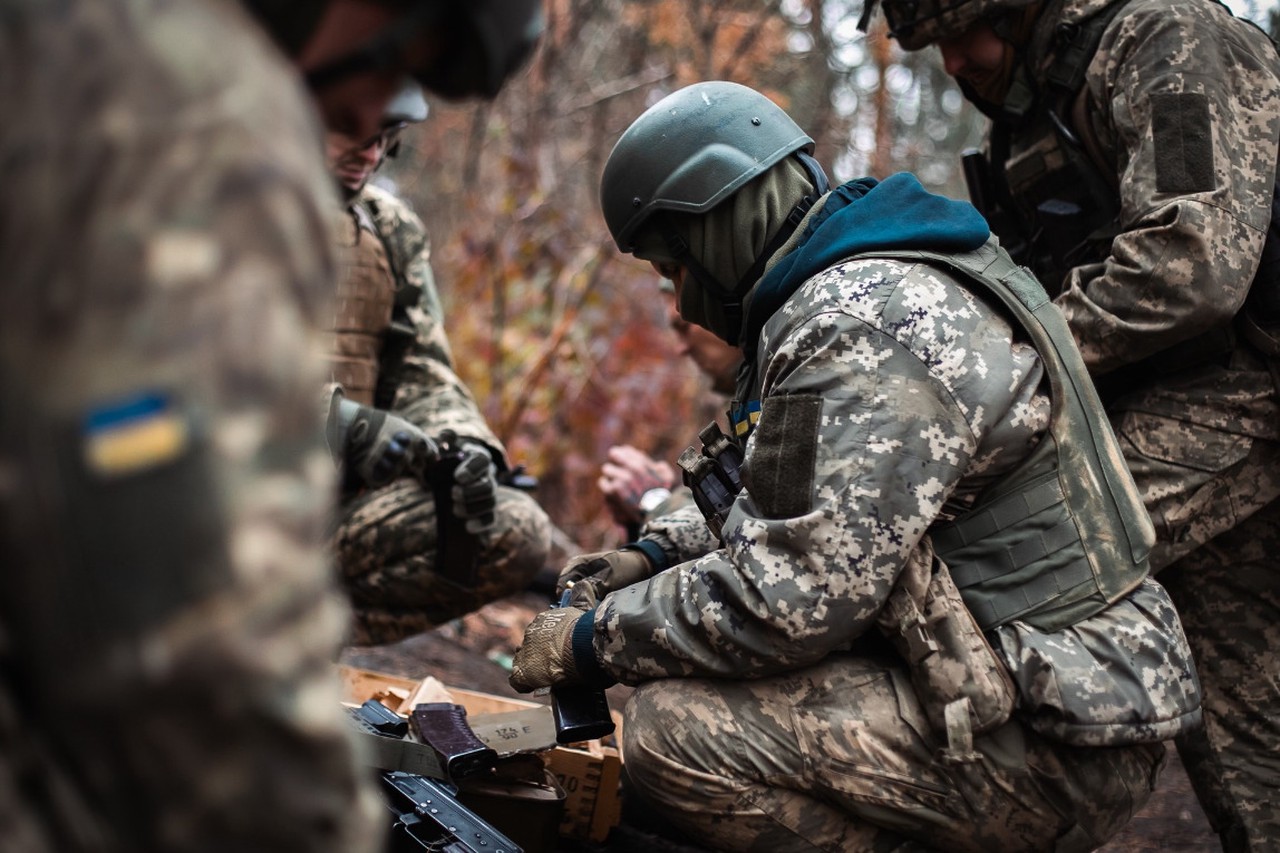 Военный эксперт объяснил, зачем ВСУ минируют территории позади своих подразделений в ДНР
