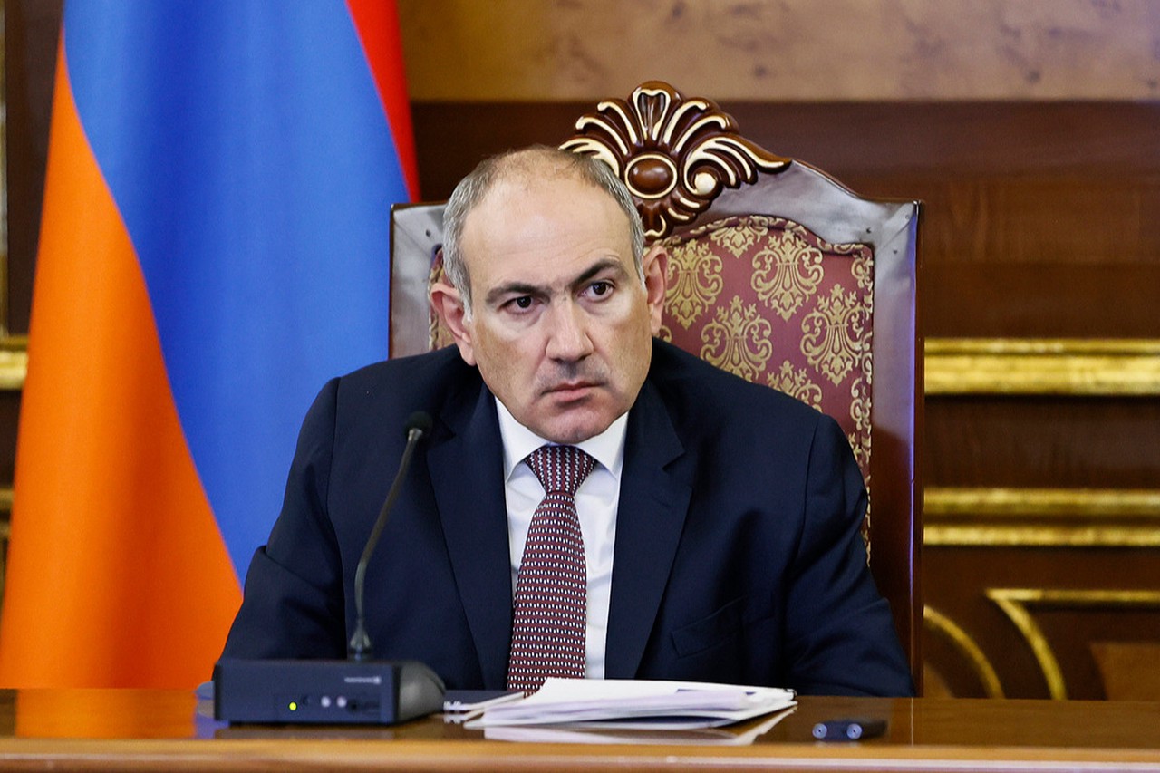 Пашинян рассказал, как получил водительское удостоверение