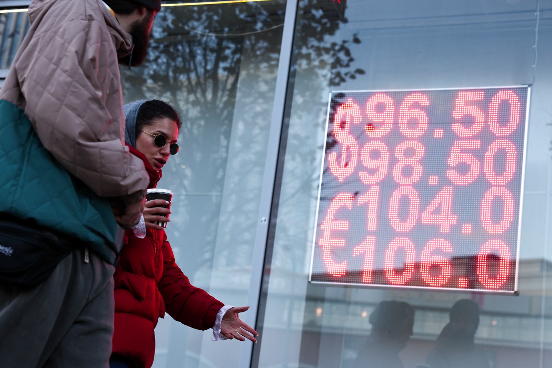 Дефицит бюджета в России ударит по всем отраслям без исключений