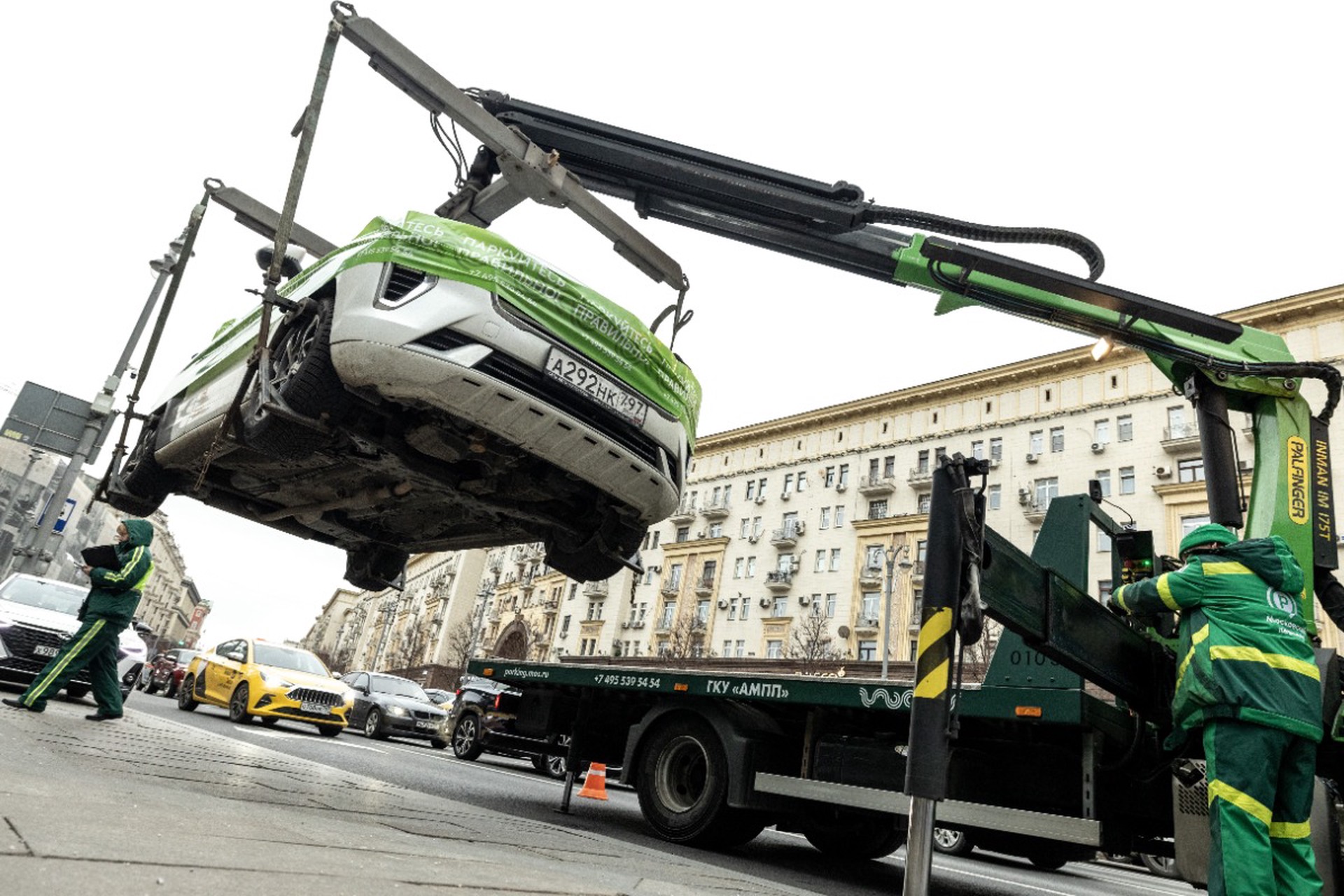 Узнавать об эвакуации машины предложили через «Госуслуги»