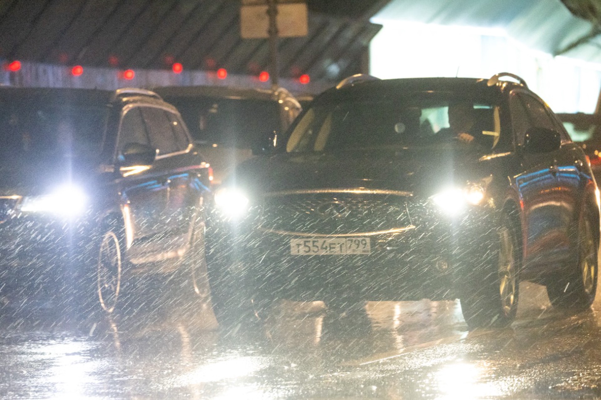 Названы главные ошибки при вождении автомобиля в дождь