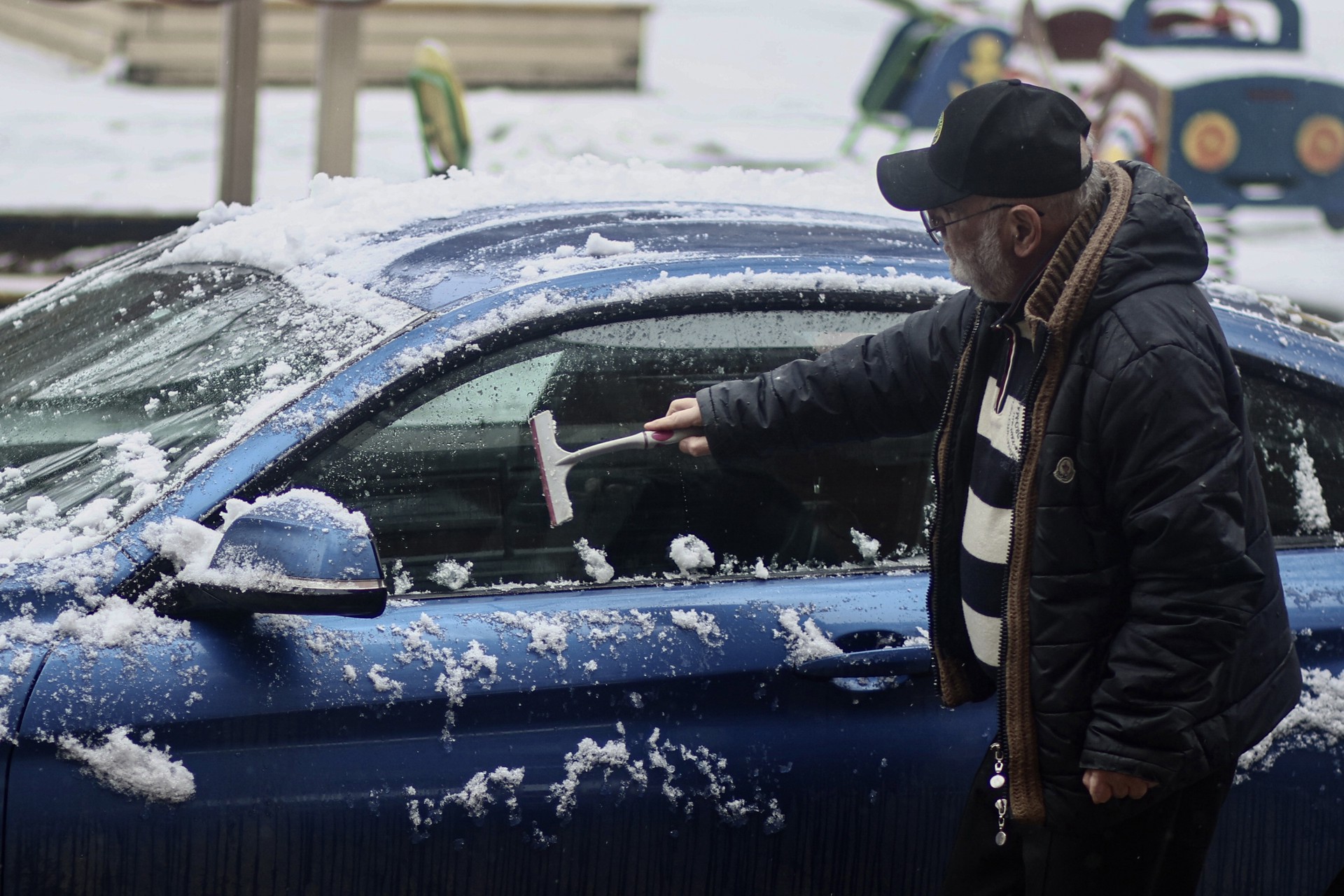 Автоэксперт дал совет, как правильно прогревать двигатель зимой