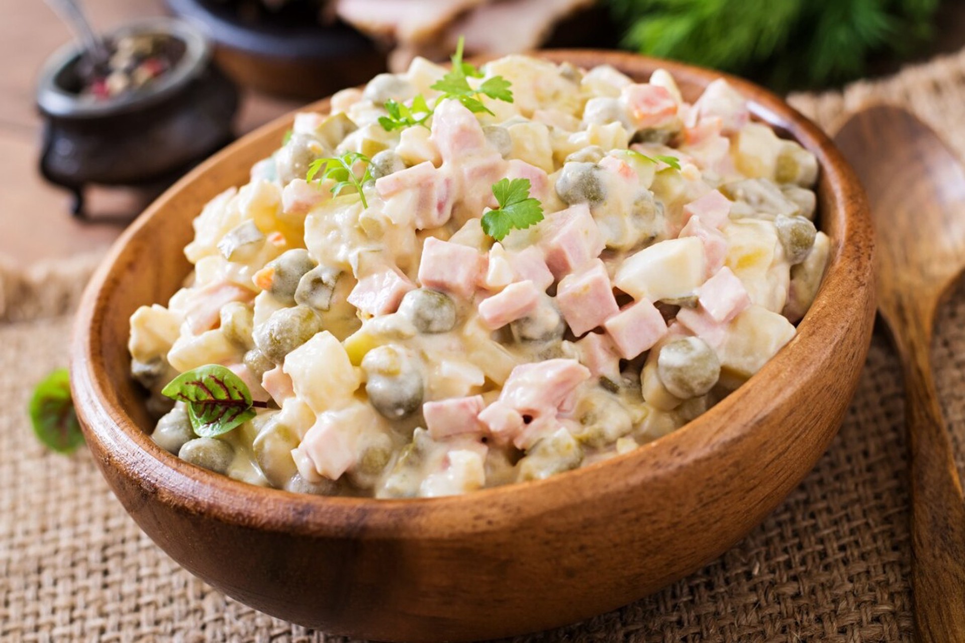 Названа стоимость приготовления оливье дома