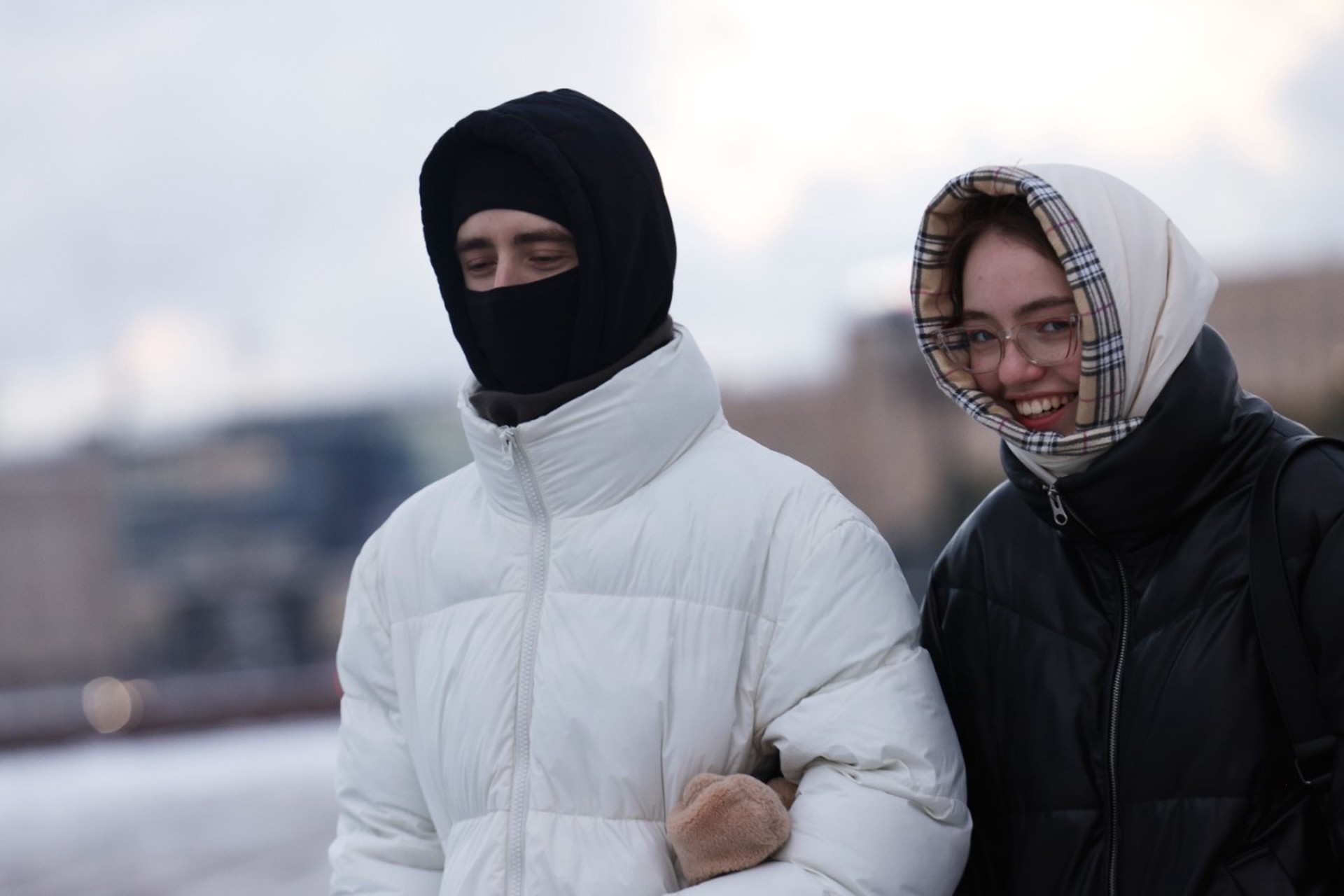 Психолог рассказал, когда сленг неуместен в общении с молодежью