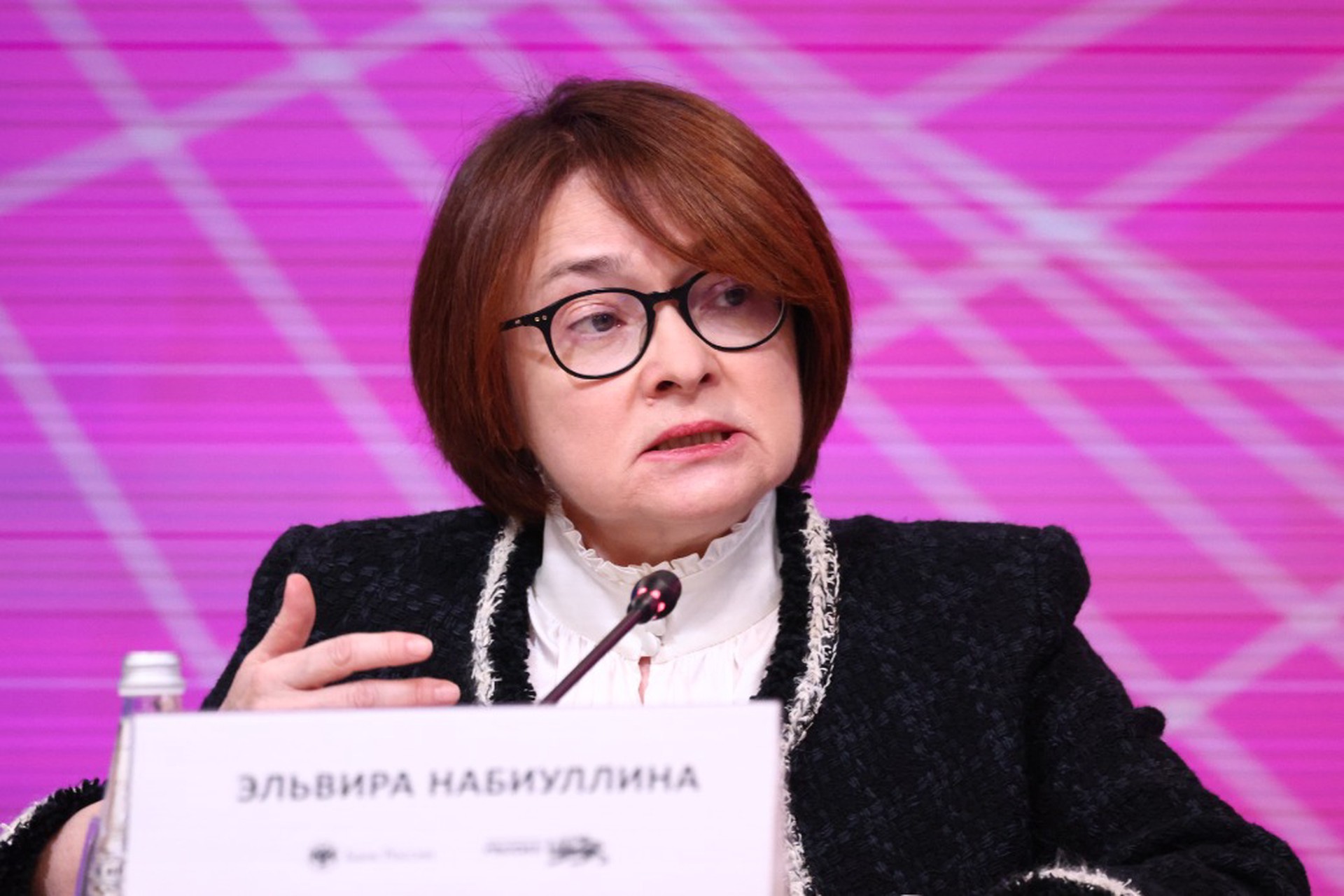Набиуллина призвала ориентироваться на рыночный курс рубля, а не «подкрутку» ЦБ