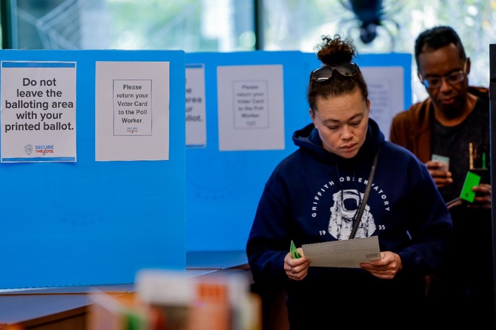 Что необходимо иметь человеку при себе, чтобы проголосовать?