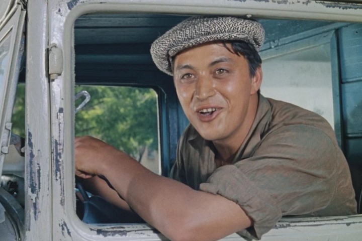 Герой какого фильма произнёс фразу: «Будь проклят тот день, когда я сел за баранку этого пылесоса!»? 