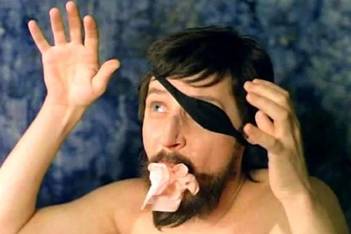 В каком отечественном фильме в титрах упоминается Дональд Трамп? 