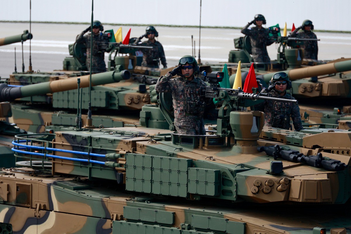 Политолог рассказал, зачем в Южной Корее объявили военное положение